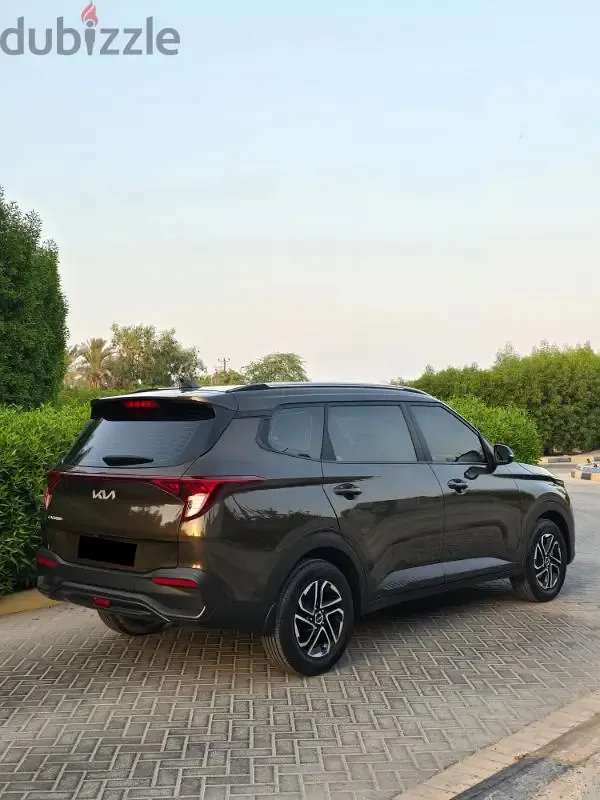 كيا كارينس 2023